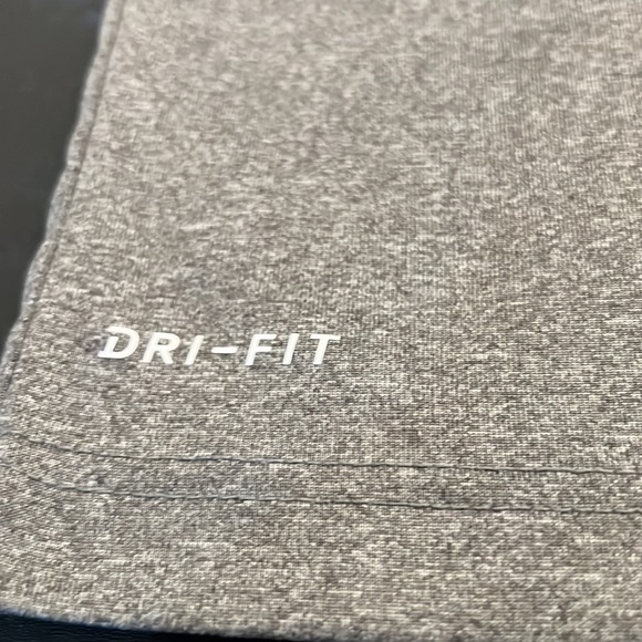 Nike boys 6 medium 5/6 yo dri fit shirt - Picture 2 of 4